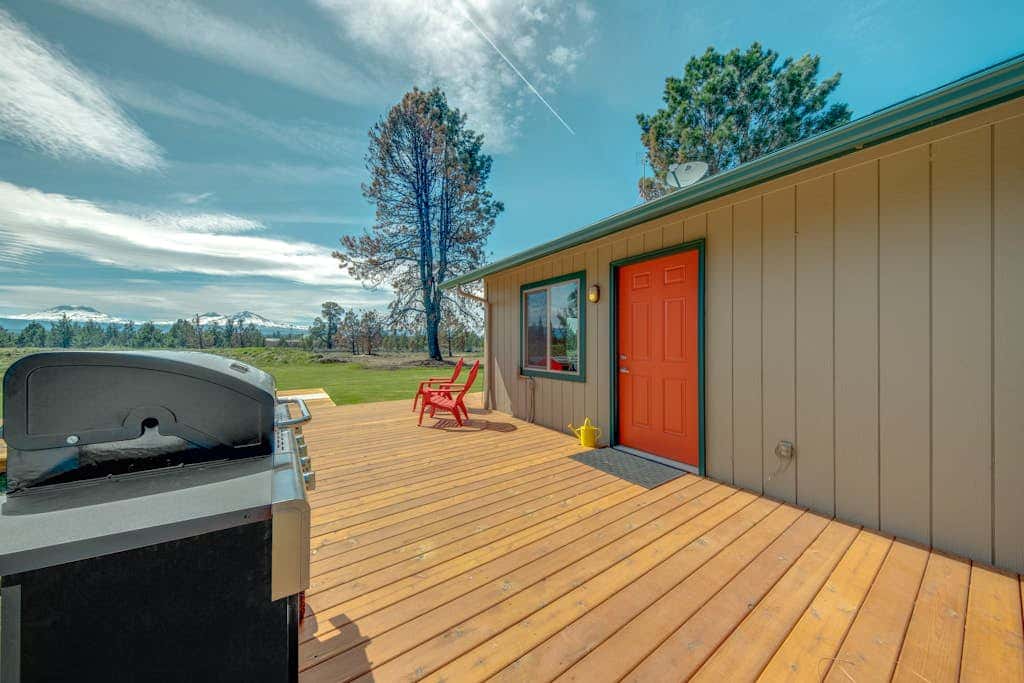 Mountain View Home with On-site Golf and Private Hot Tub - Near Skiing and Bend
