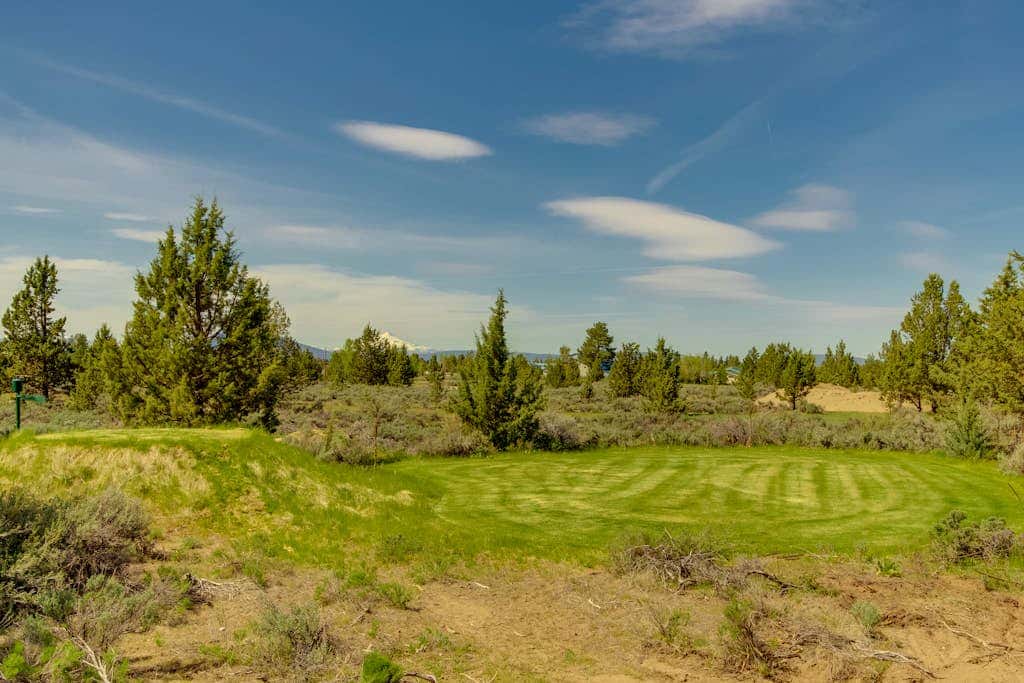 Mountain View Home with On-site Golf and Private Hot Tub - Near Skiing and Bend
