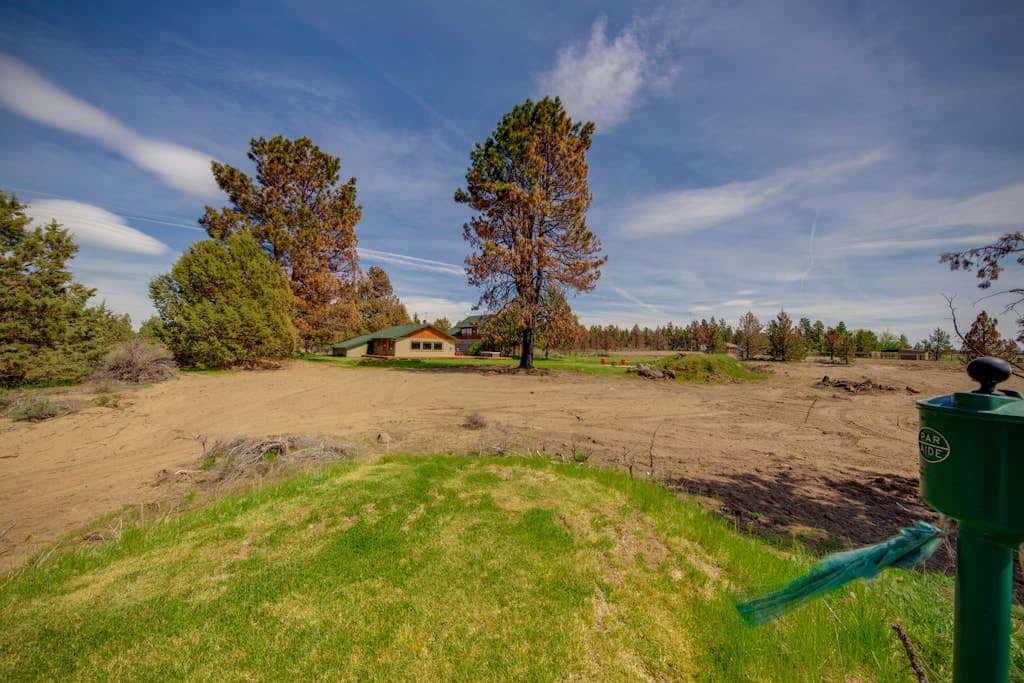 Mountain View Home with On-site Golf and Private Hot Tub - Near Skiing and Bend