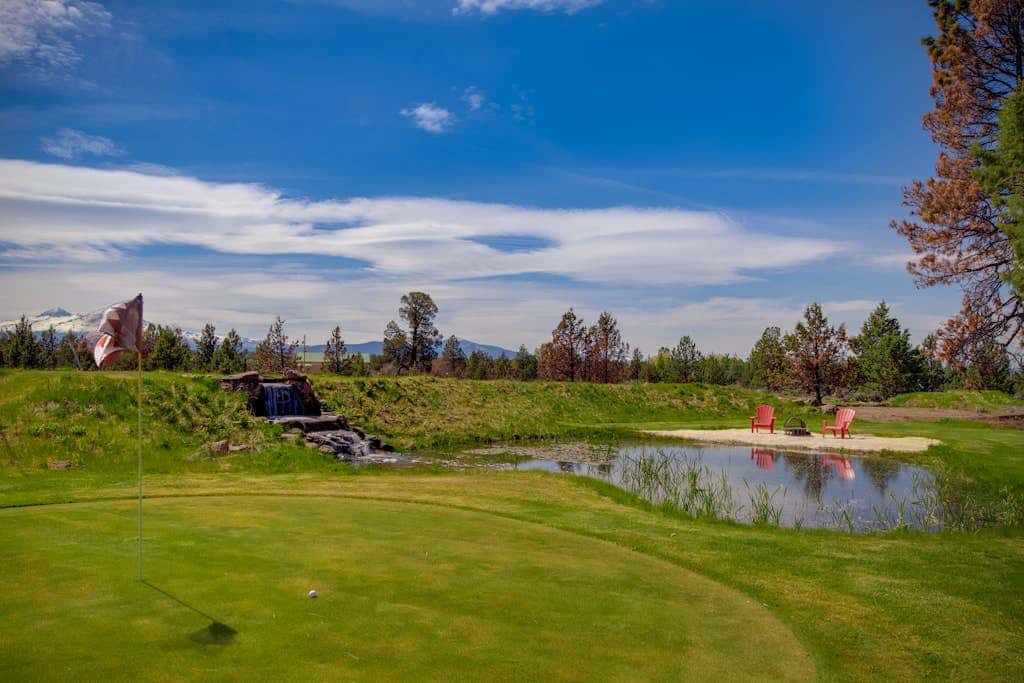 Mountain View Home with On-site Golf and Private Hot Tub - Near Skiing and Bend