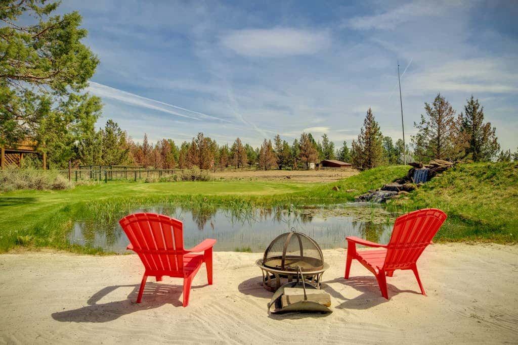 Mountain View Home with On-site Golf and Private Hot Tub - Near Skiing and Bend