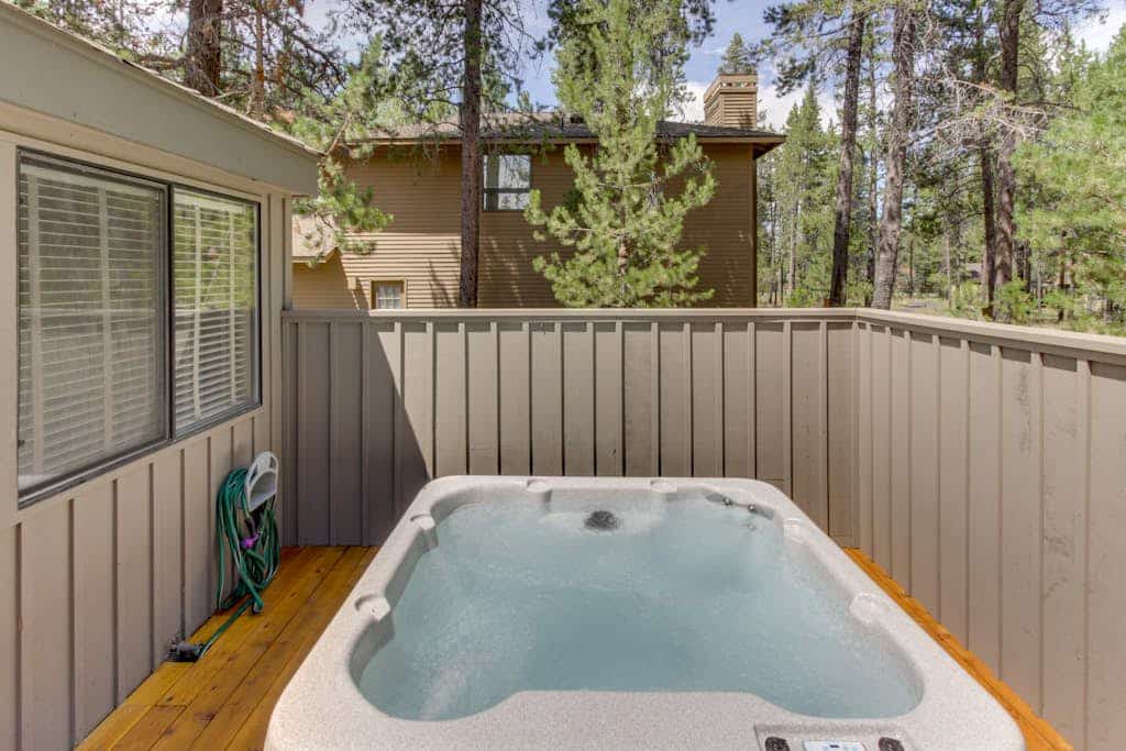 Home with private hot tub, grill, free SHARC access, AC, & washer&dryer