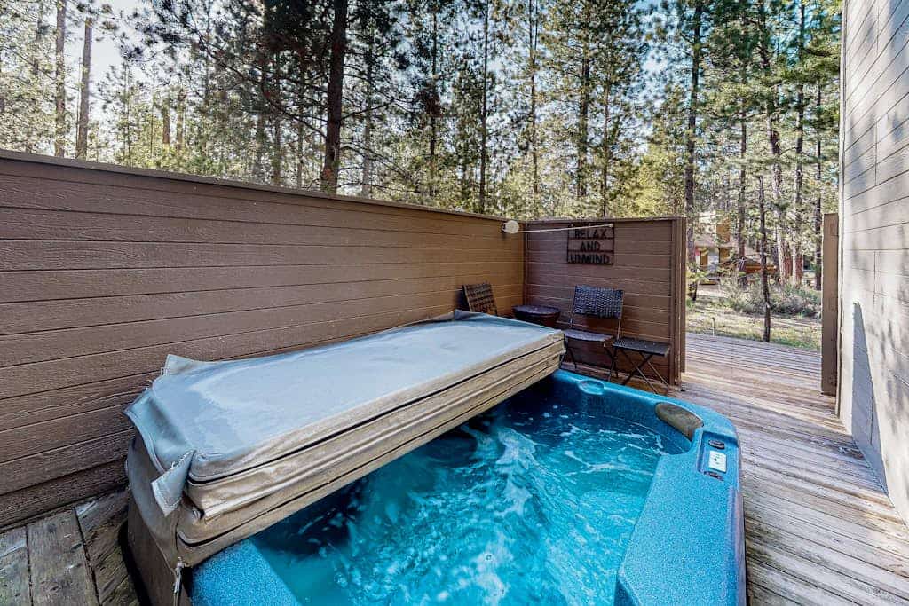 Updated home with pool, private hot tub, fireplace, & SHARC passes