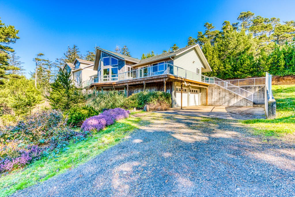 Dog-friendly house with ocean & mountain views - easy beach & park access, game room