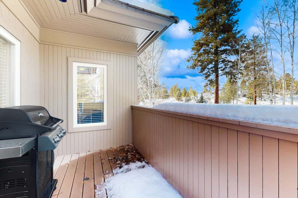 Conveniently located townhome with kitchen, kitchenette, balcony & fireplace