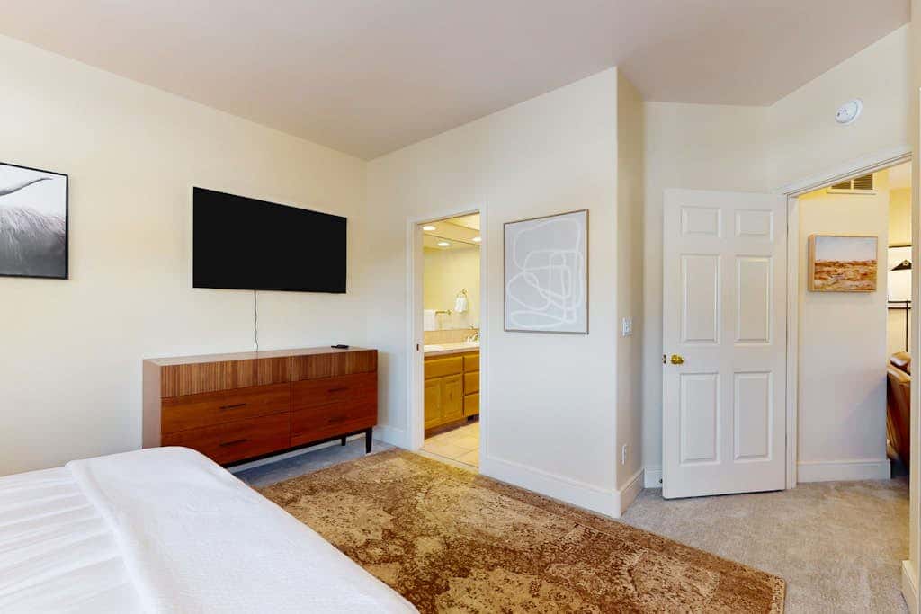 Conveniently located townhome with kitchen, kitchenette, balcony & fireplace