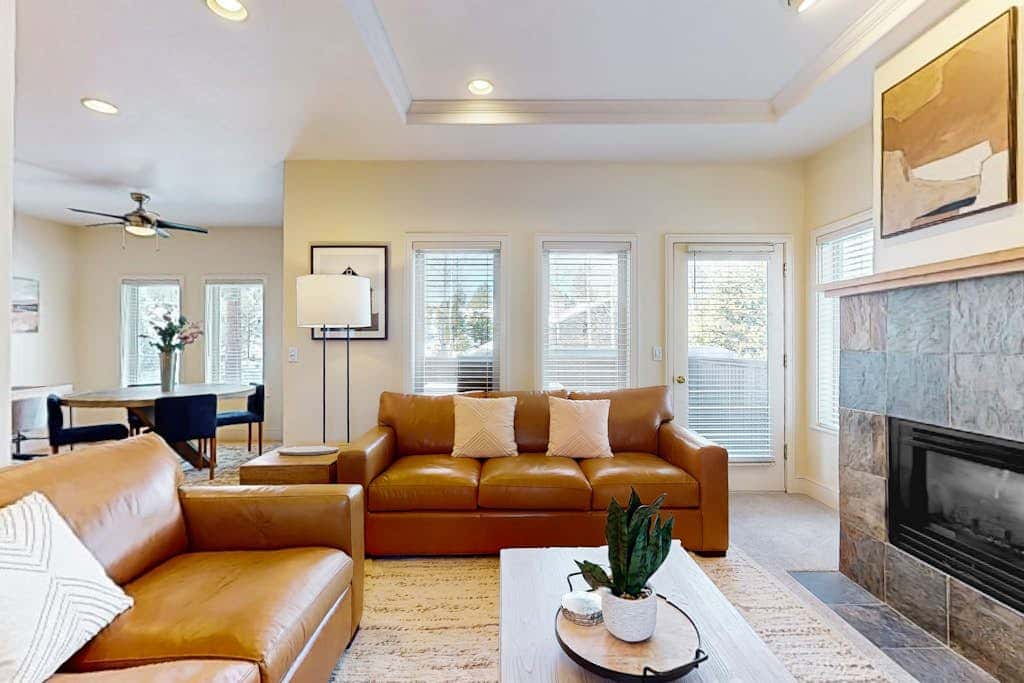 Charming dog-friendly retreat near skiing & golf with views & fireplace