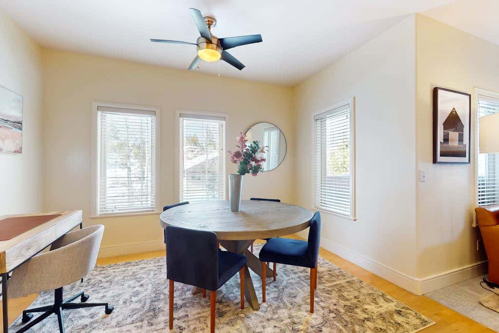 Charming dog-friendly retreat near skiing & golf with views & fireplace