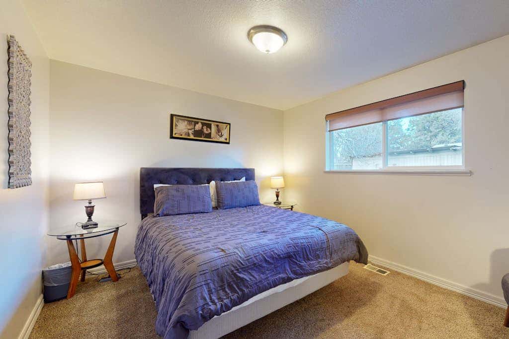 Pleasant PNW retreat with enclosed yard, grill, & W&D - dogs ok, near skiing