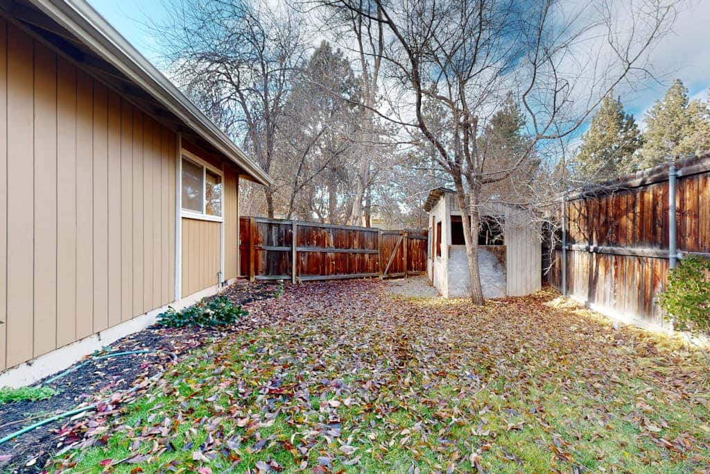 Pleasant PNW retreat with enclosed yard, grill, & W&D - dogs ok, near skiing
