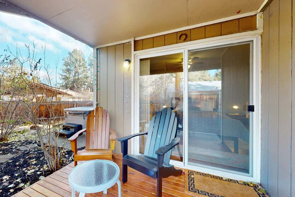 Pleasant PNW retreat with enclosed yard, grill, & W&D - dogs ok, near skiing
