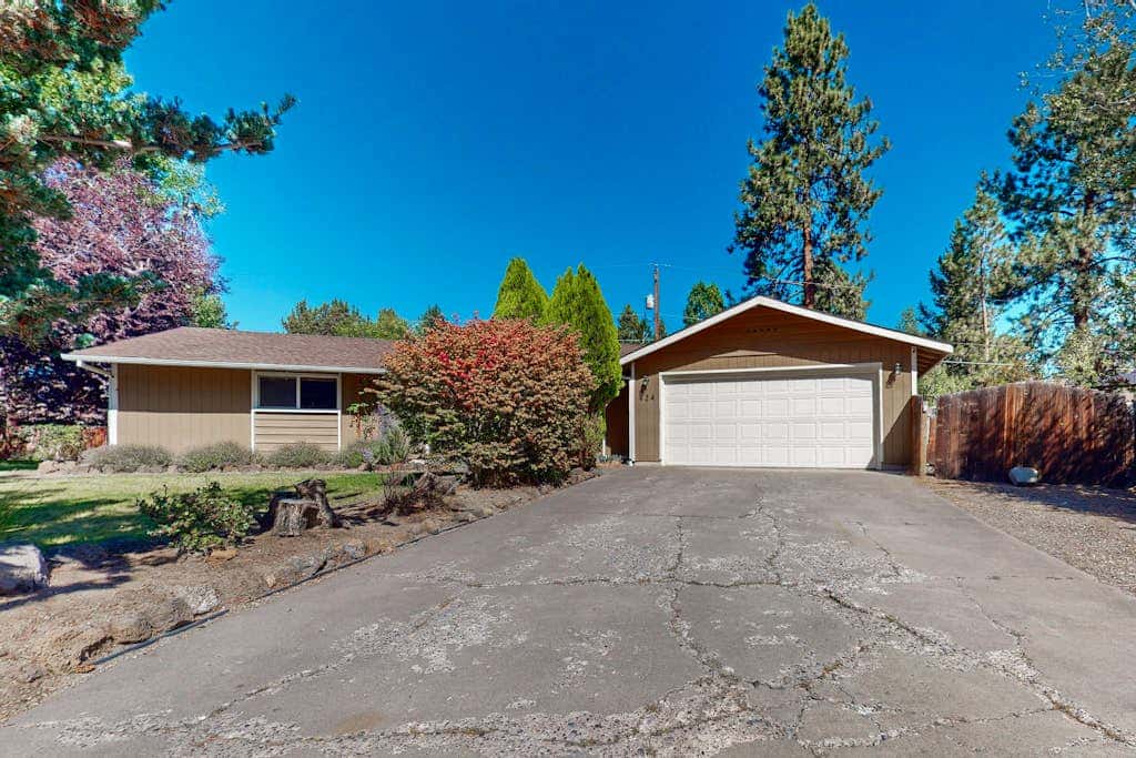 Pleasant PNW retreat with enclosed yard, grill, & W&D - dogs ok, near skiing