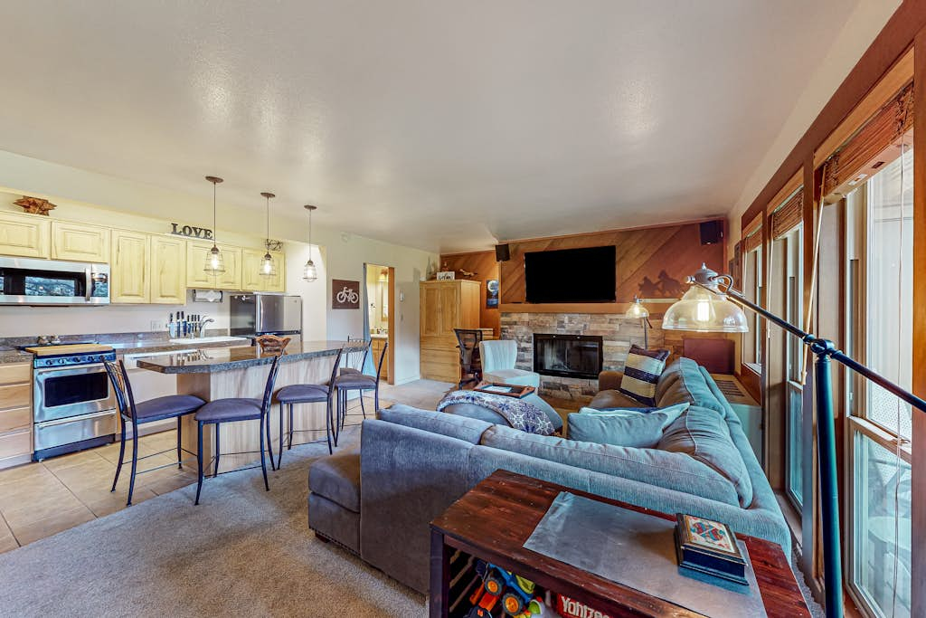 Mountain-view condo with pool, hot tub, sauna, fitness room, balcony, & W&D