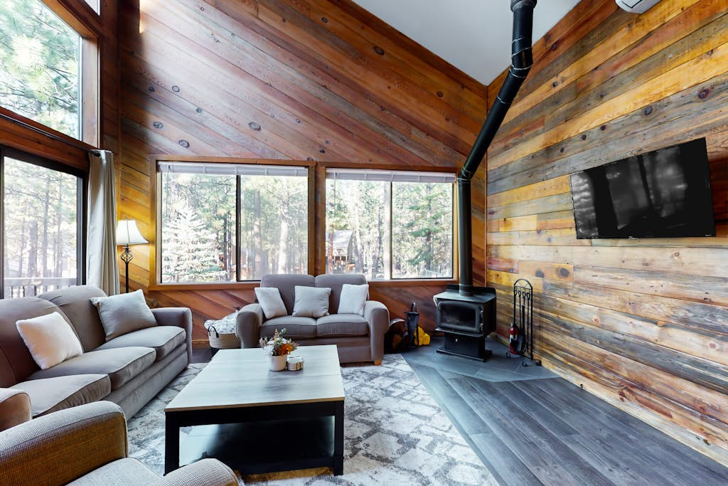 Woodland home with private hot tub, decks, pools, golf, tennis & pickleball