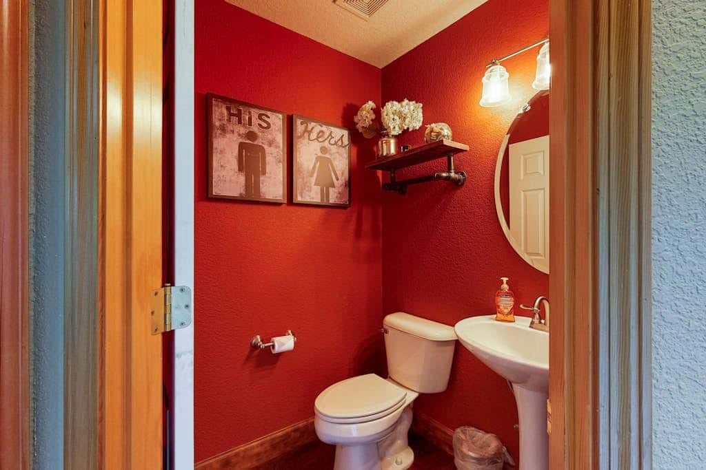 Dog-friendly townhouse on golf course, private hot tub, tennis courts, & pool