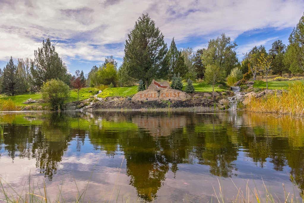 Dog-friendly townhouse on golf course, private hot tub, tennis courts, & pool