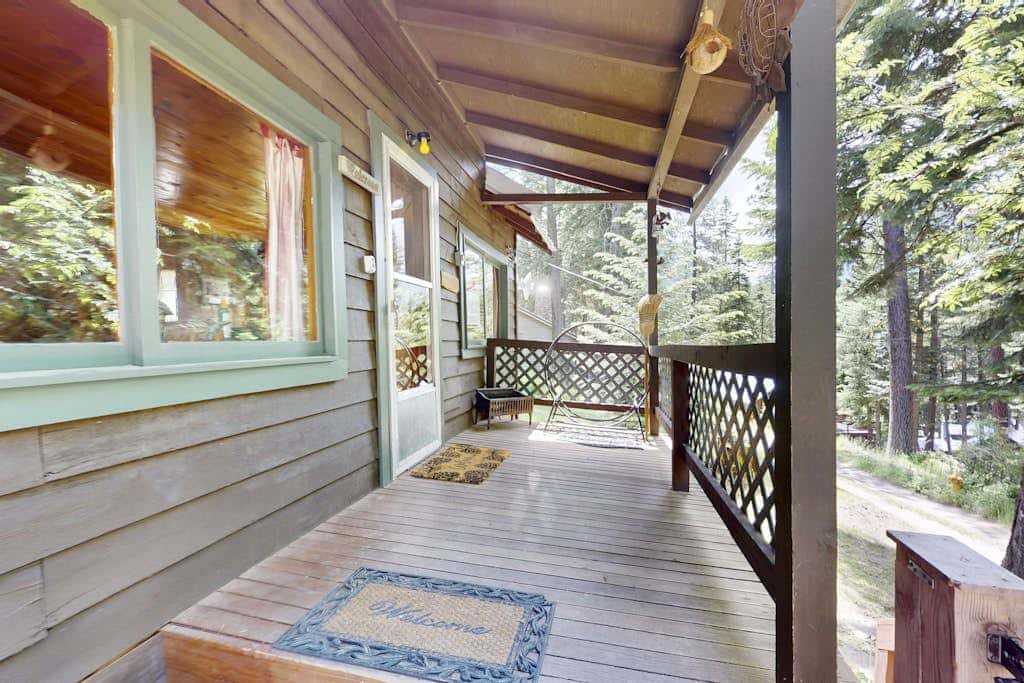 Vintage Cottage with Private Hot Tub, Fireplace & Deck - Walk to the Lake, Dogs OK