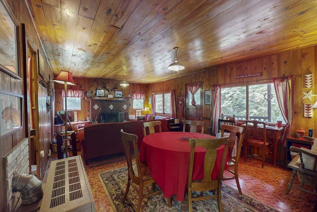Vintage Cottage with Private Hot Tub, Fireplace & Deck - Walk to the Lake, Dogs OK