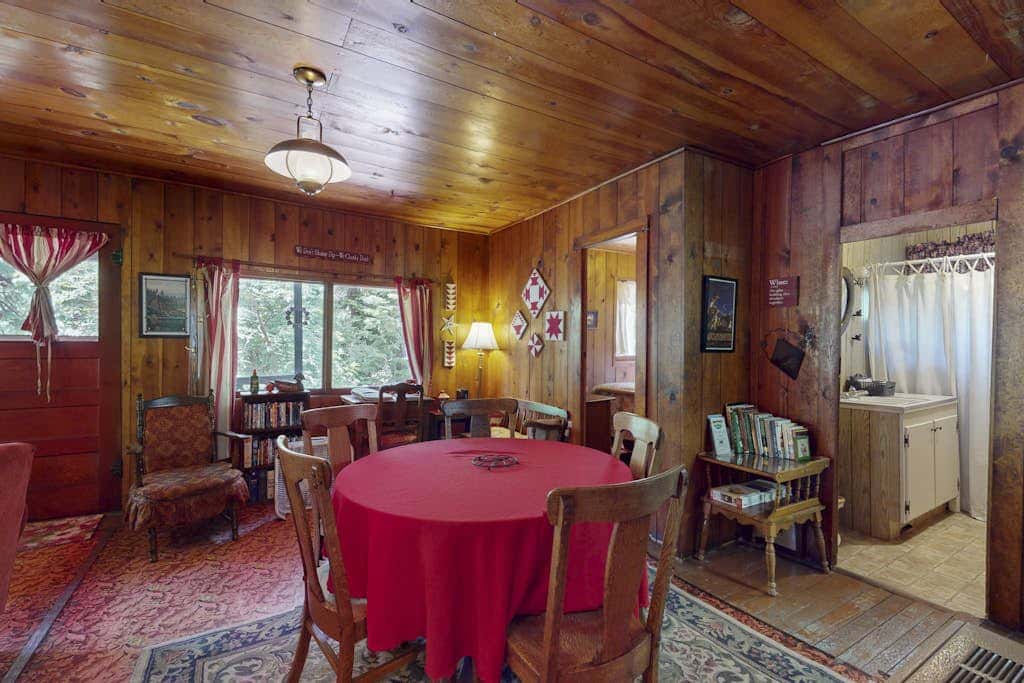 Vintage Cottage with Private Hot Tub, Fireplace & Deck - Walk to the Lake, Dogs OK