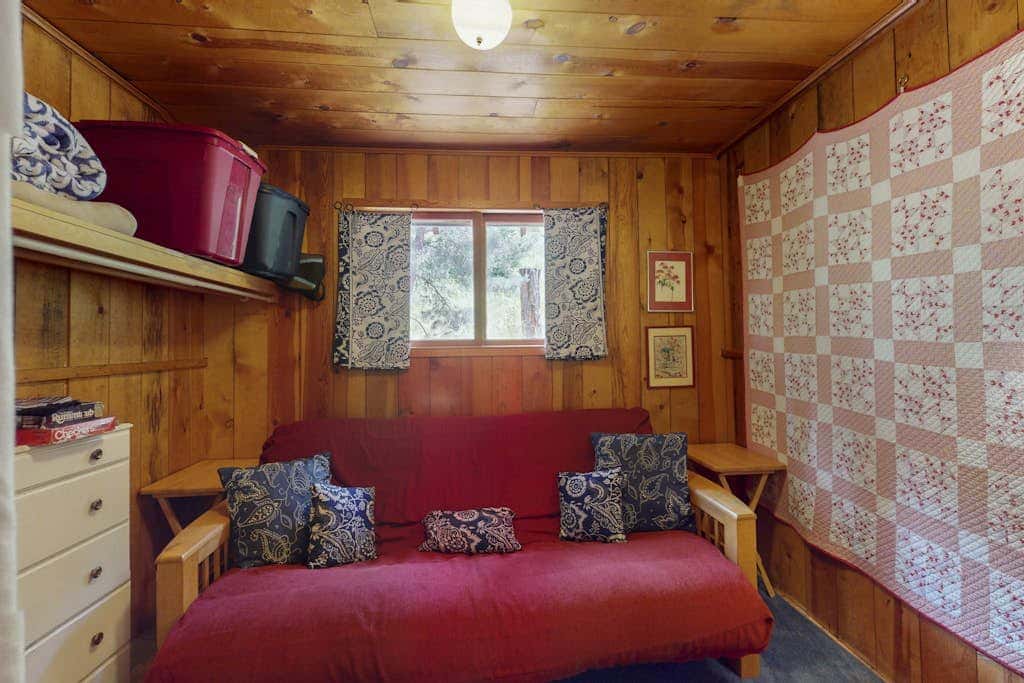 Vintage Cottage with Private Hot Tub, Fireplace & Deck - Walk to the Lake, Dogs OK