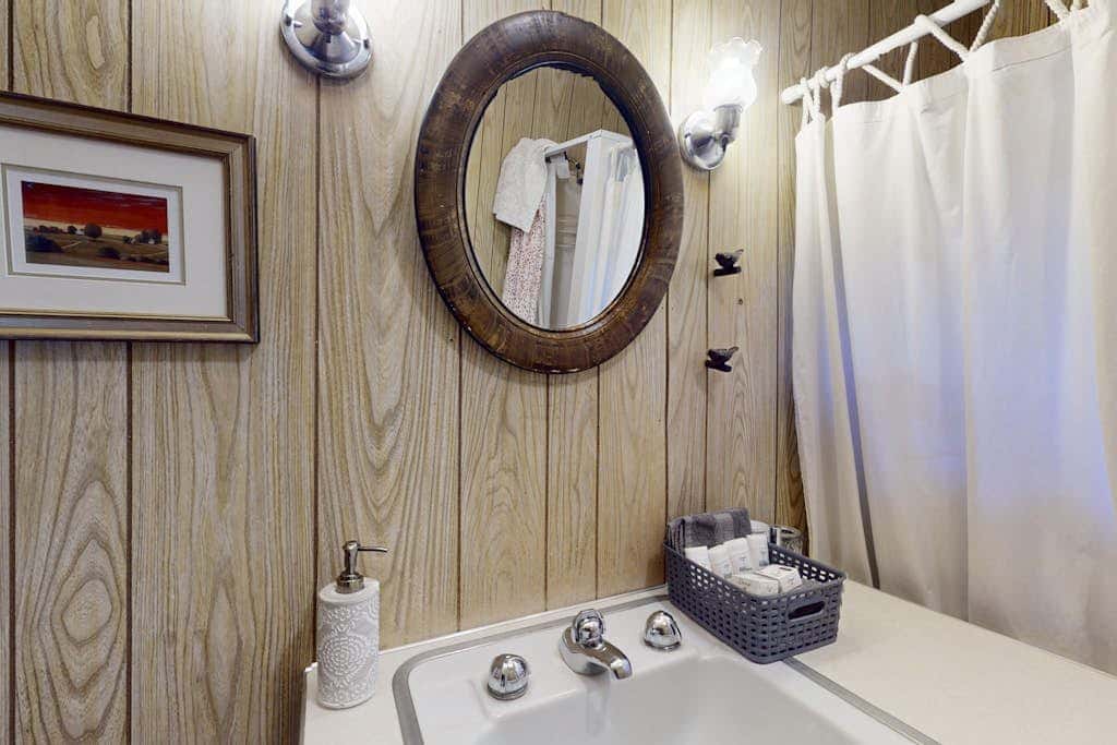 Vintage Cottage with Private Hot Tub, Fireplace & Deck - Walk to the Lake, Dogs OK