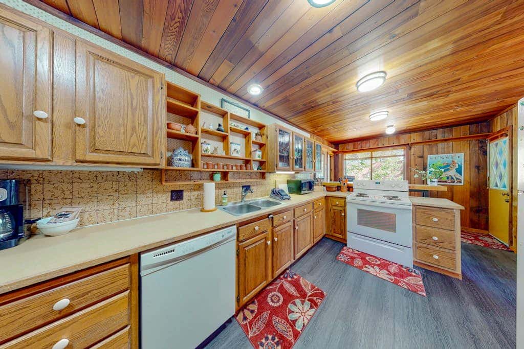 Lakefront, dog-friendly home in Joseph with amazing yard, deck