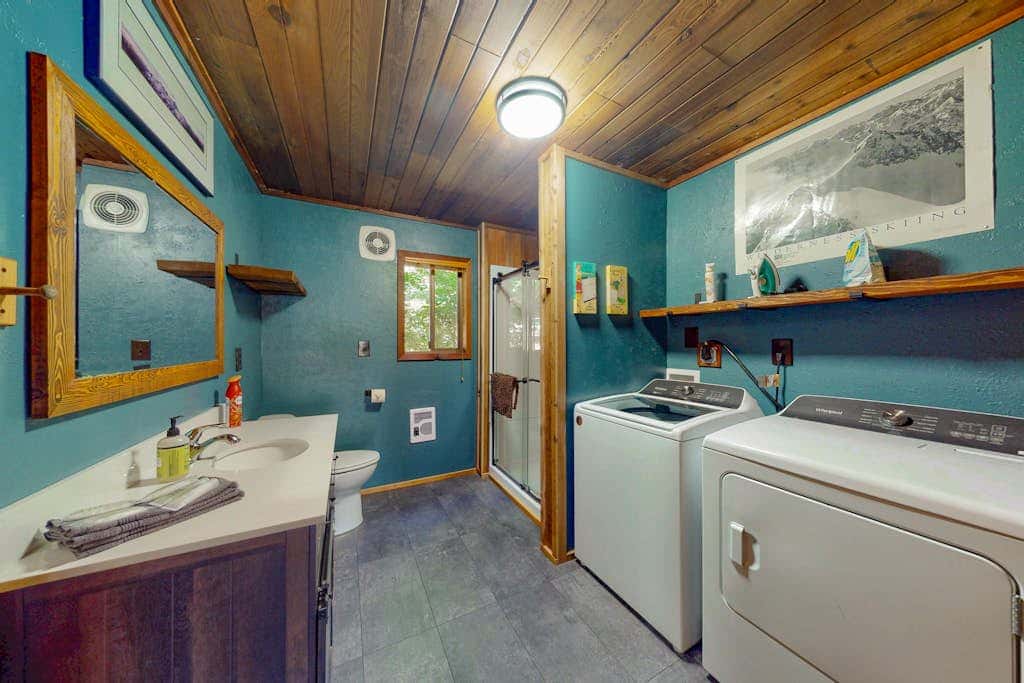 Lakefront, dog-friendly home in Joseph with amazing yard, deck