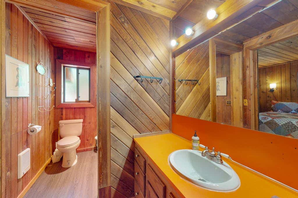 Lakefront, dog-friendly home in Joseph with amazing yard, deck