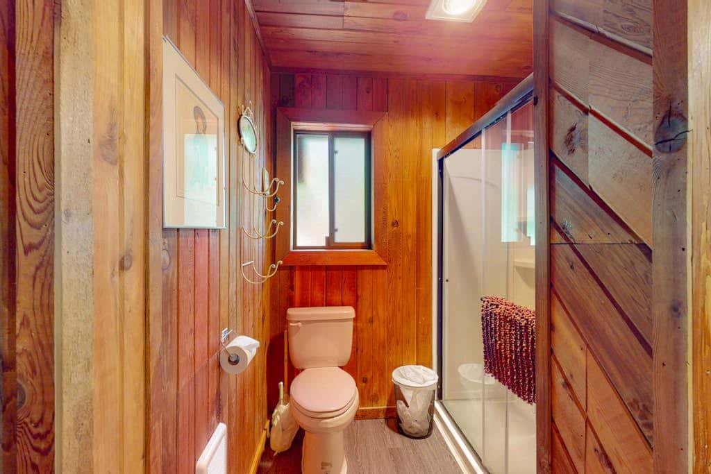 Lakefront, dog-friendly home in Joseph with amazing yard, deck