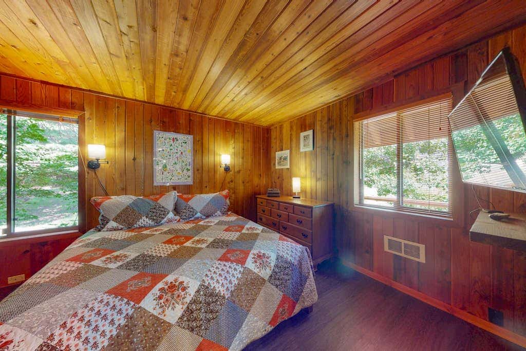 Lakefront, dog-friendly home in Joseph with amazing yard, deck