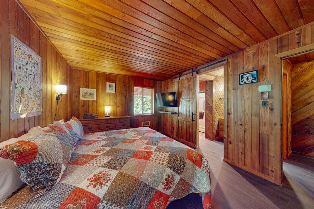 Lakefront, dog-friendly home in Joseph with amazing yard, deck