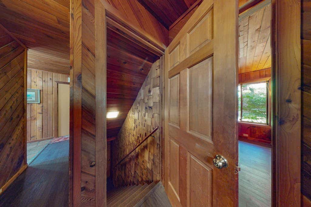 Lakefront, dog-friendly home in Joseph with amazing yard, deck