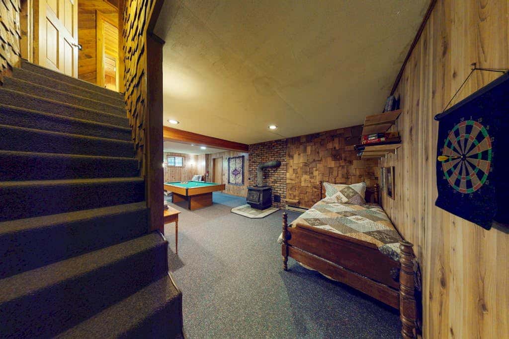 Lakefront, dog-friendly home in Joseph with amazing yard, deck