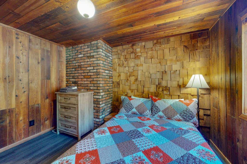 Lakefront, dog-friendly home in Joseph with amazing yard, deck