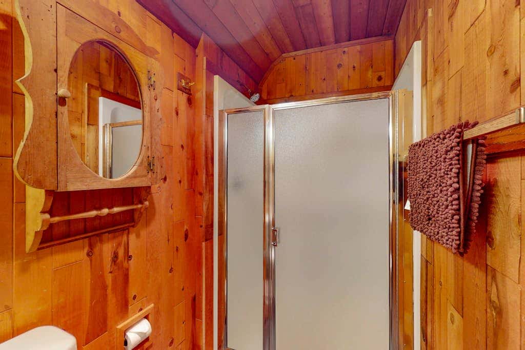Lakefront, dog-friendly home in Joseph with amazing yard, deck