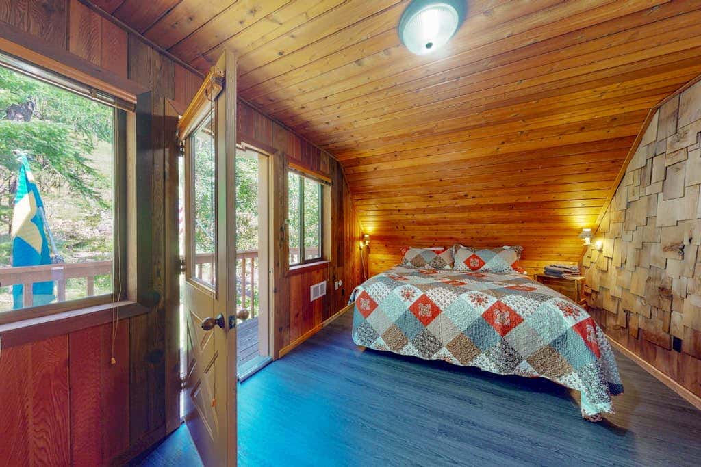 Lakefront, dog-friendly home in Joseph with amazing yard, deck