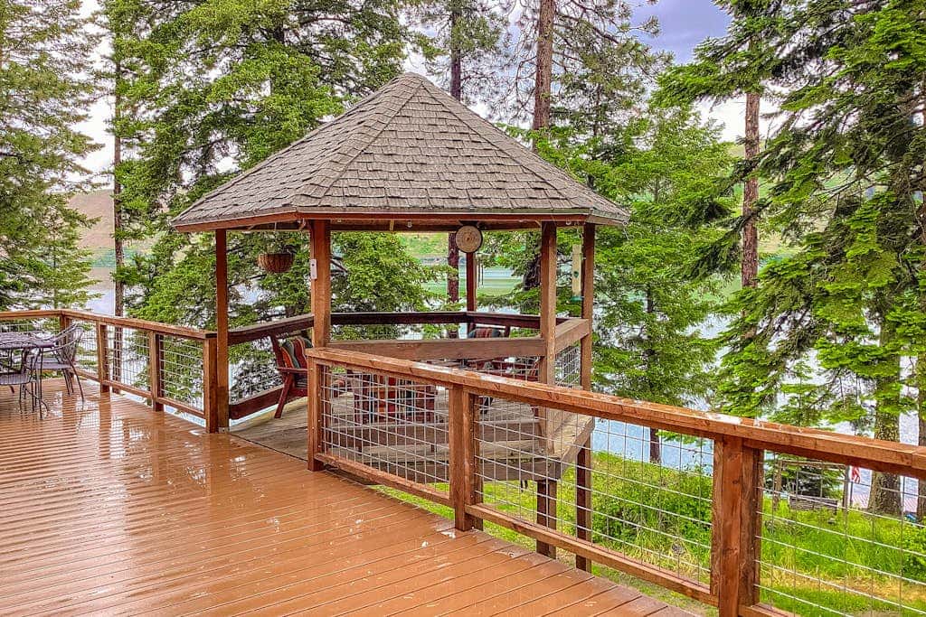 Lakefront, dog-friendly home in Joseph with amazing yard, deck