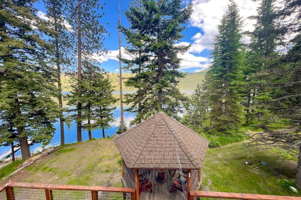 Lakefront, dog-friendly home in Joseph with amazing yard, deck