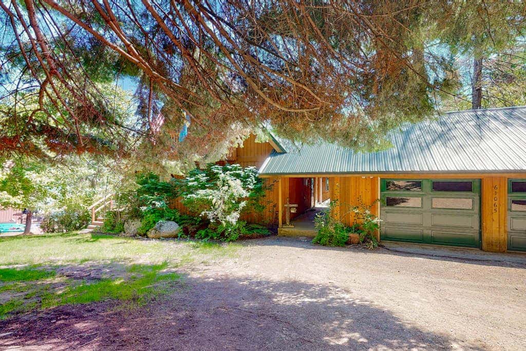 Lakefront, dog-friendly home in Joseph with amazing yard, deck