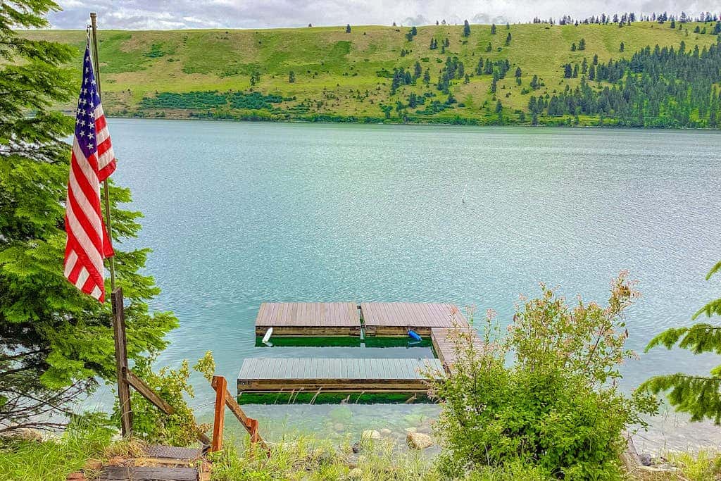 Lakefront, dog-friendly home in Joseph with amazing yard, deck