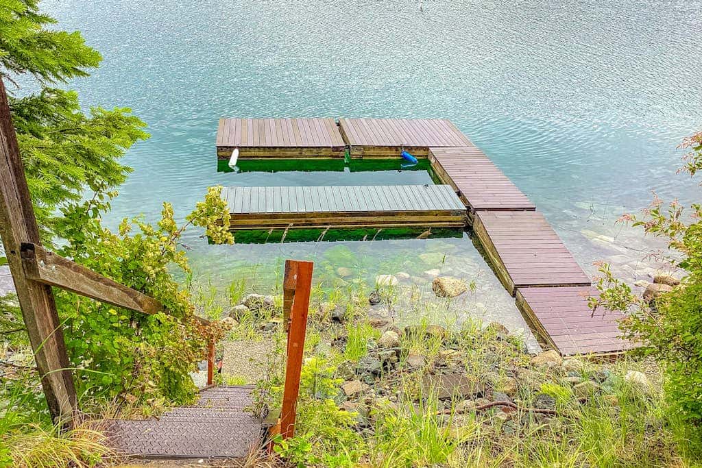 Lakefront, dog-friendly home in Joseph with amazing yard, deck