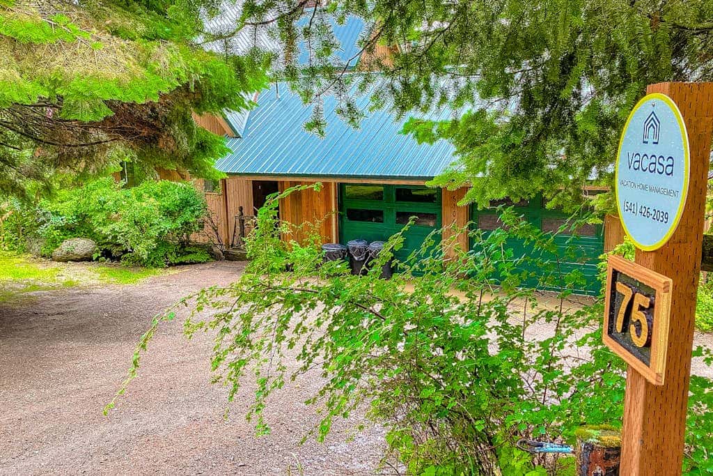 Lakefront, dog-friendly home in Joseph with amazing yard, deck