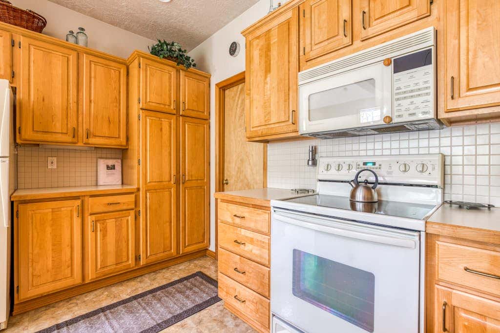 Mountain lodge with hot tub & pool - close to golf & skiing