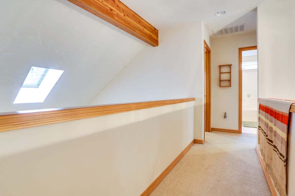 Mountain lodge with hot tub & pool - close to golf & skiing