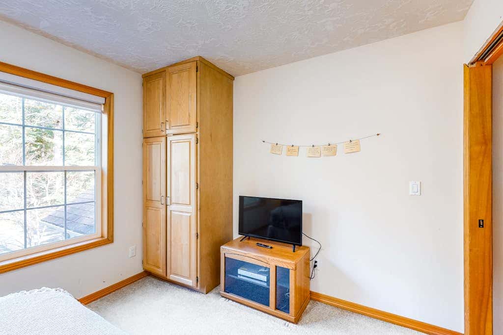 Mountain lodge with hot tub & pool - close to golf & skiing