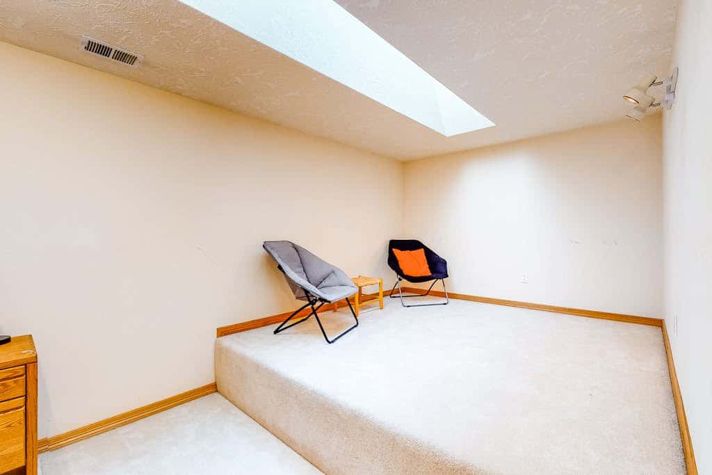 Mountain lodge with hot tub & pool - close to golf & skiing