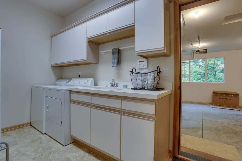 Mountain lodge with hot tub & pool - close to golf & skiing