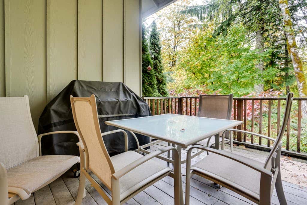 Mountain lodge with hot tub & pool - close to golf & skiing