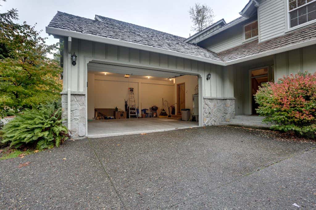 Mountain lodge with hot tub & pool - close to golf & skiing