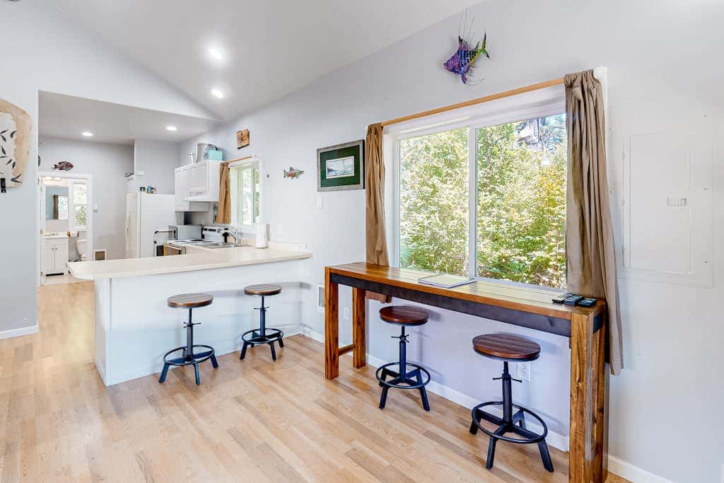 Private, quiet, dog-friendly home with firepit, quarter mile from Heceta Beach